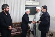 دیدار استاندار قم با خانواده آتش‌نشان شهید جواد طالبی؛ تجلیل از ایثار خاموش قهرمانان خدمت