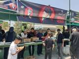 خدمت‌رسانی موکب «باید برخاست» جعفریه به زائران و عزاداران رهبر شهید